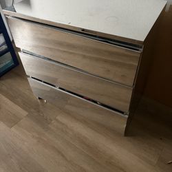 Free mirror dresser 