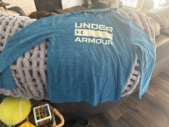 Youth boys Under Armour size Large (14-16) light weight hooded shirt