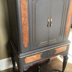 Radio Cabinet In Bar 