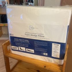 Form Wedge Pillow