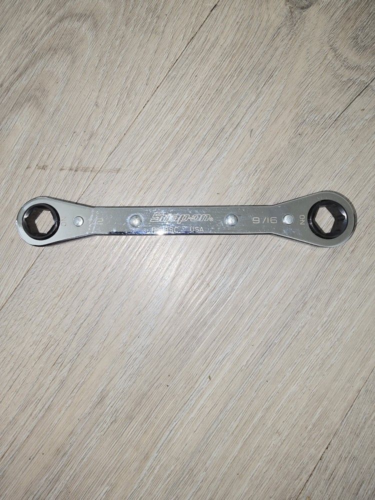 Snap On 1/2–9/16" 6-Point SAE 0° Offset Ratcheting Box Wrench