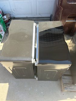Washer / dryer storage drawers
