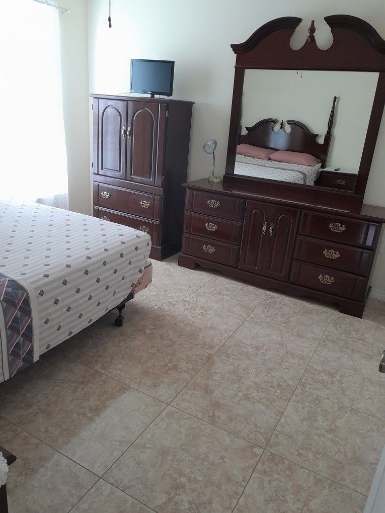 Queen Bedroom Set