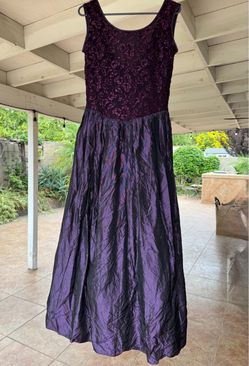 Jessica McClintock Vintage Purple Iridescent Taffeta and Lace Gown 15 16