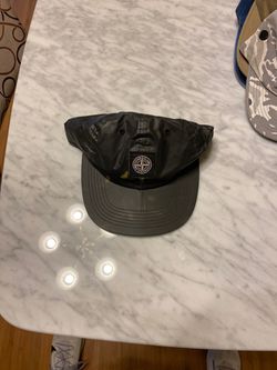 Supreme/stone island color change hat