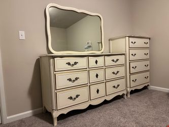Dresser set