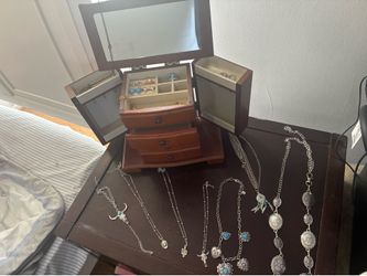jewelry box with jewelry