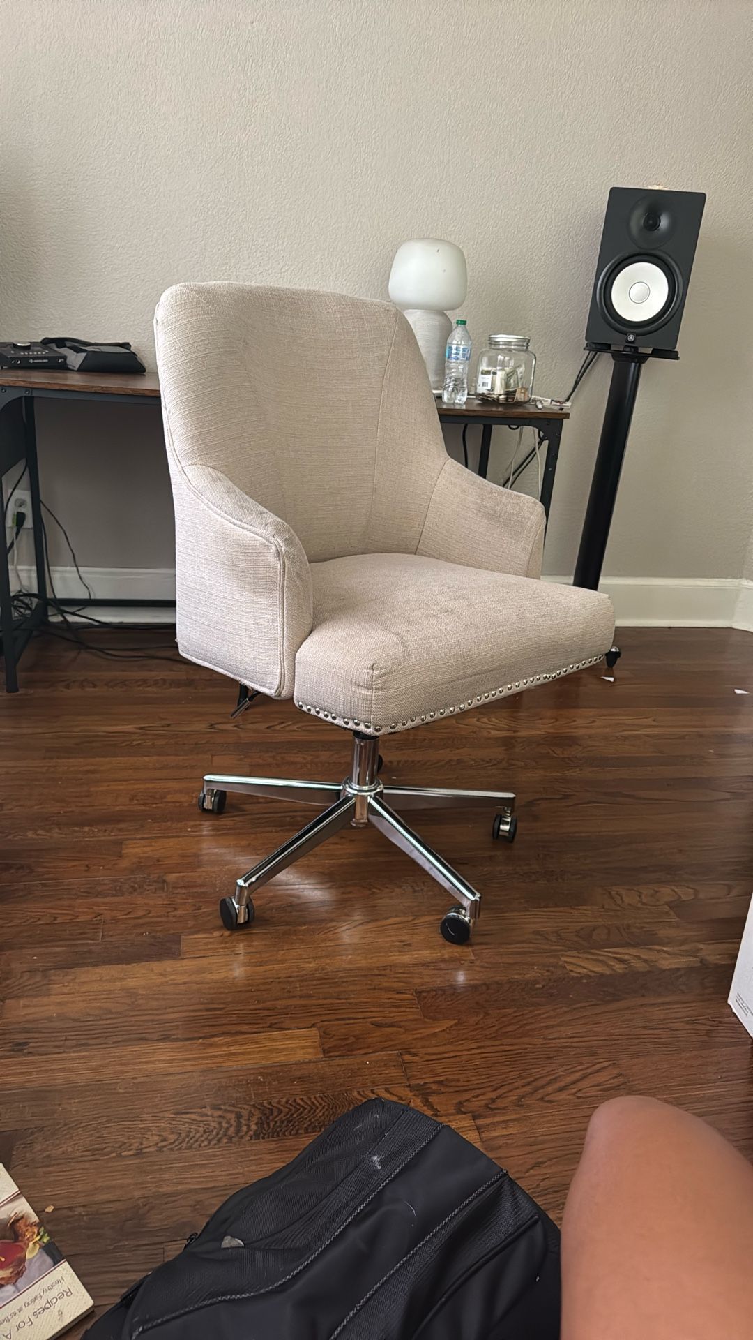 STUDIO OFFICE SWIVEL CHAIR