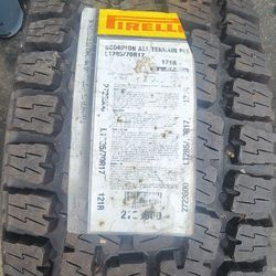 One 285/70R17 Pirelli Tire Scorpion allterrain plus