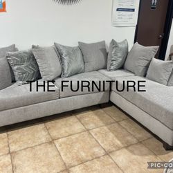 BRAND NEW GRAY LINEN SECTIONAL WITH ACCENT PILLOWS 