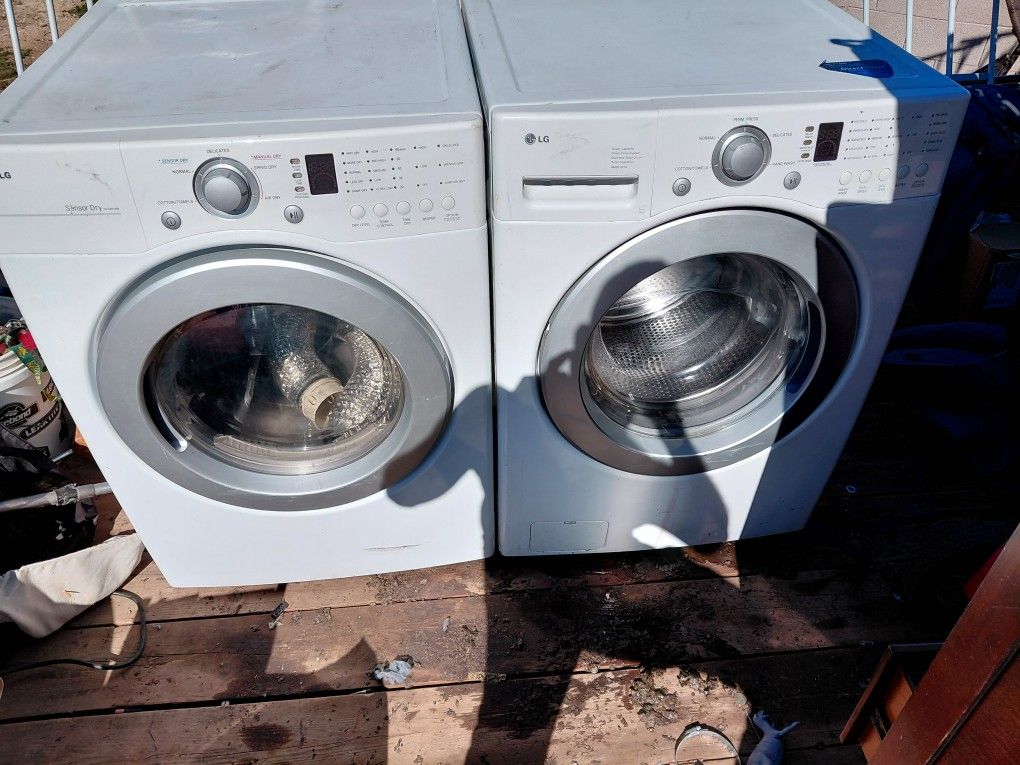 LG WASHER AND DRYER 