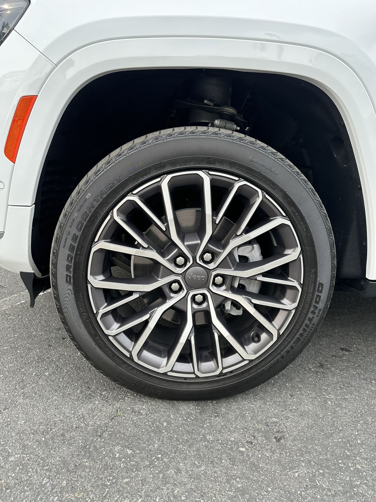 Jeep Grand Cherokee Summit Reserve Factory 21” Wheels & Tires