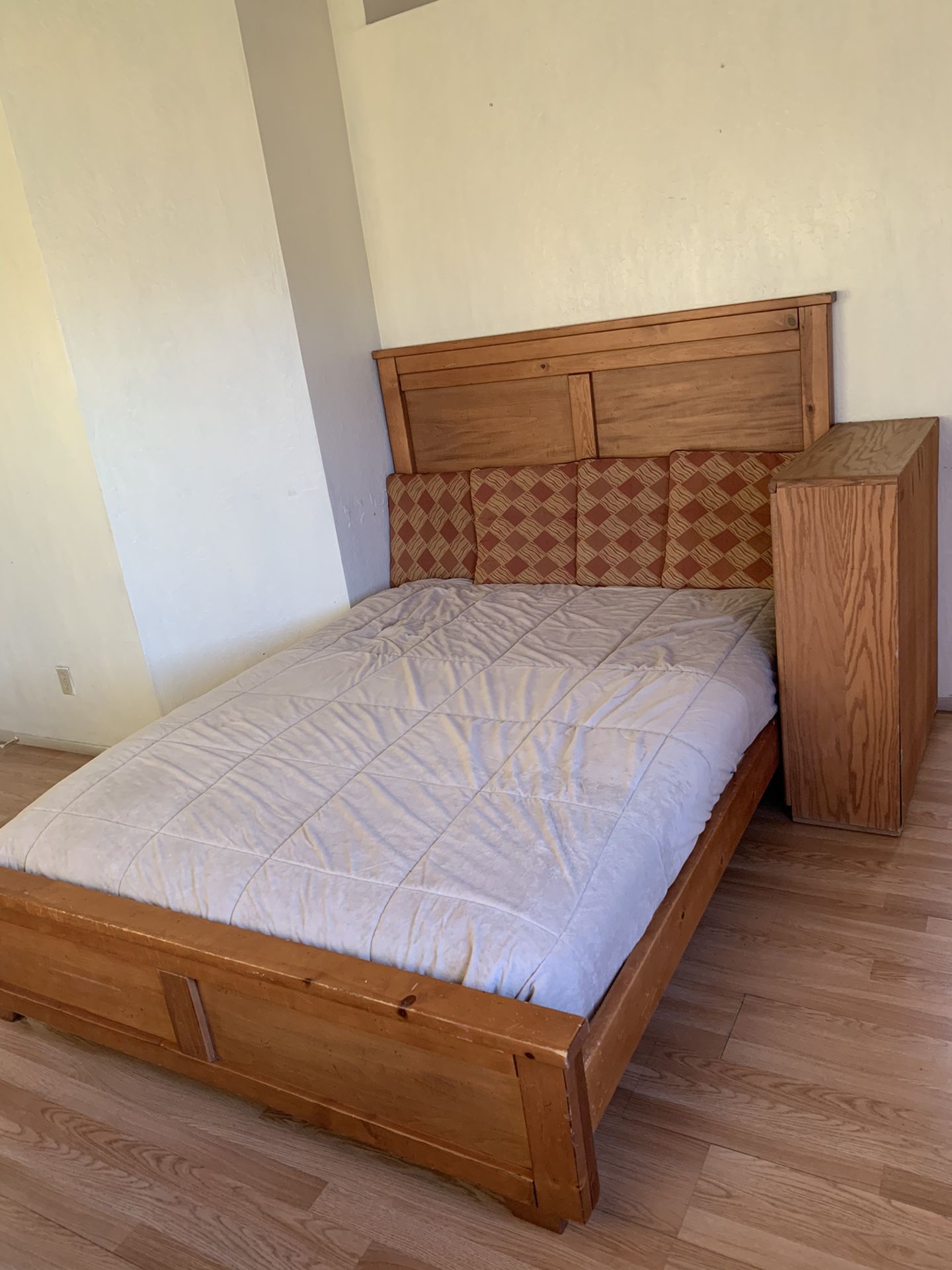 Progressive Furniture Full/queen Size Diego Headboard Cinnamon Pine Bedroom Set
