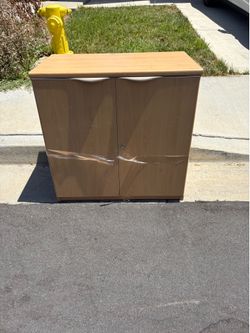 Cabinet good condition