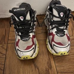 Balenciaga Runners (Price Negotiable)ssz 9.5