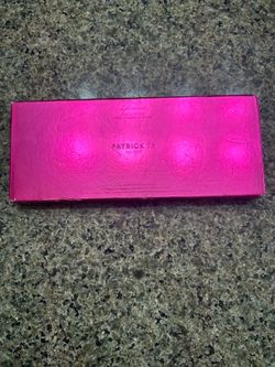 Patrick Ta Major Holiday Face Palette ( Pink)