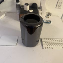 Apple Mac Pro (Late 2013) 3.0GHz 8-Core 64GB RAM 1TB SSD storage Dual AMD FirePro D500 graphics
