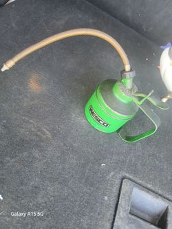 Vintage Oil can