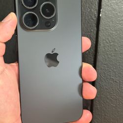 Iphone 15 pro 256gb black color unlocked for all carrier great condition