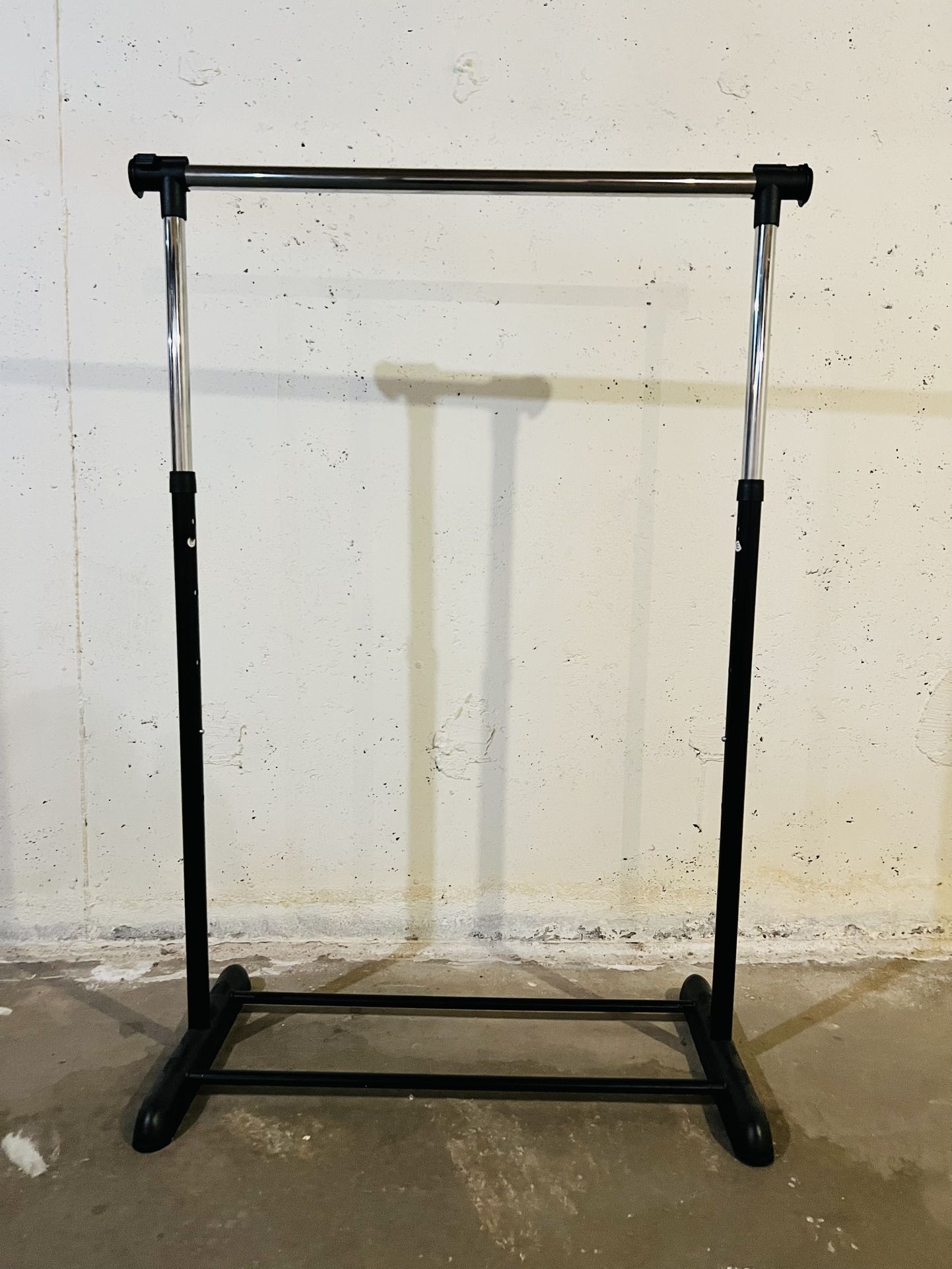 Adjustable & expandable garment rack