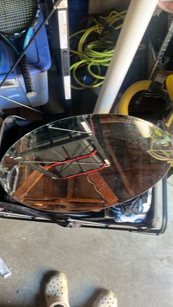 1 oval and one square mirror