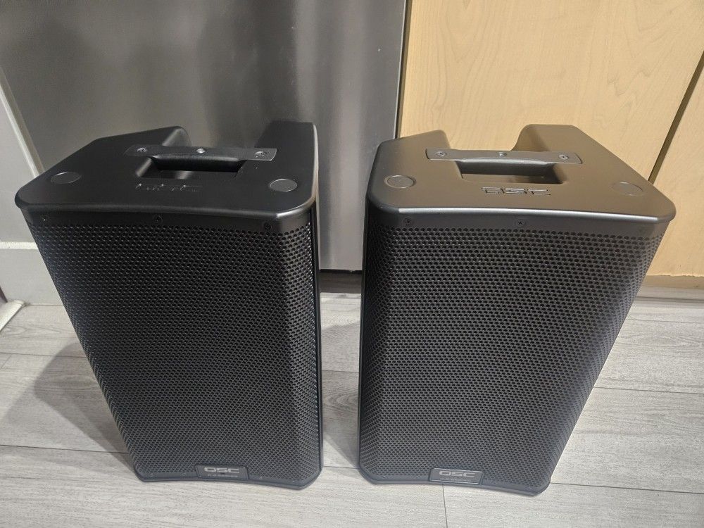 QSC K8.2 SPEAKERS WITH BAGS