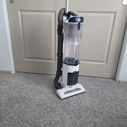 Nearly New White Shark Navigator NV141 Upright Bagless Vacuum Cleaner 