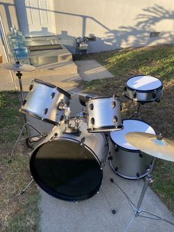 Full Drum Set