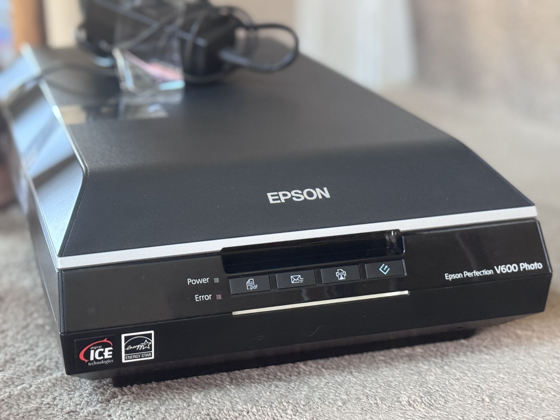  Epson Perfection V600 Photo Scanner - Mint Condition with All Accessories!