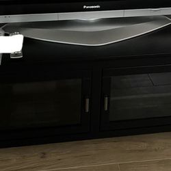 Modern TV stand / media console, solid construction, g eat condition