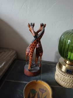 WOODEN GIRAFFE FIGURE