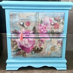 One-of-a-Kind Hand-Painted Floral Nightstand – Luxury Boho Accent Table / Artistic Furniture  📍 Pickup: S. Durango & 215, Las Vegas  Absolutely beaut