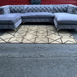 Sectional Couch!! Delivery Available 🚚!! Dimensions: 127” Length x 31” Height x 70” Depth Chaise x 34” Depth Middle Section