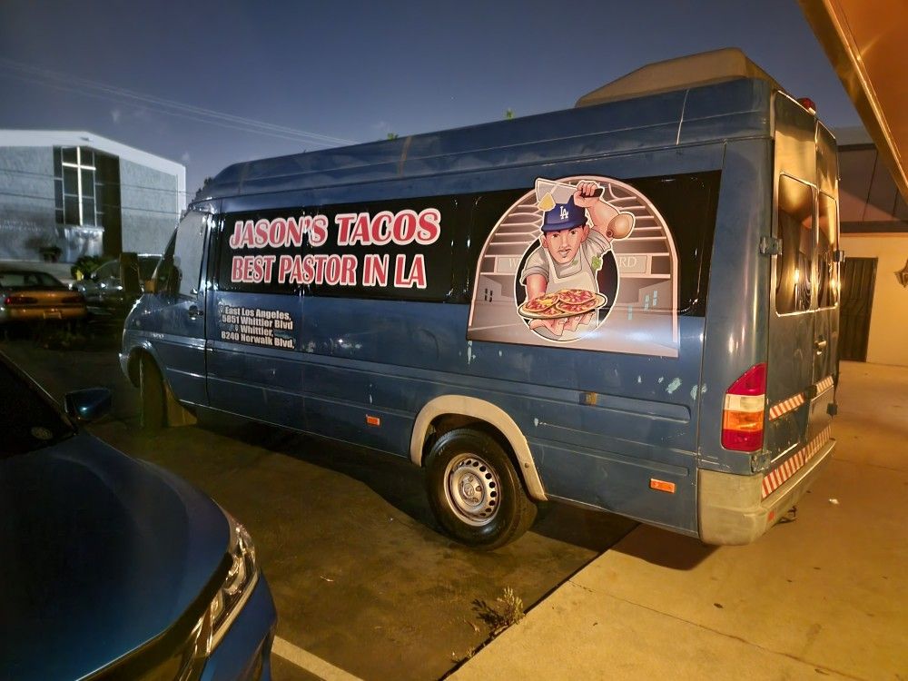 Coomercial Van Premade Vinylmwrap Sticker