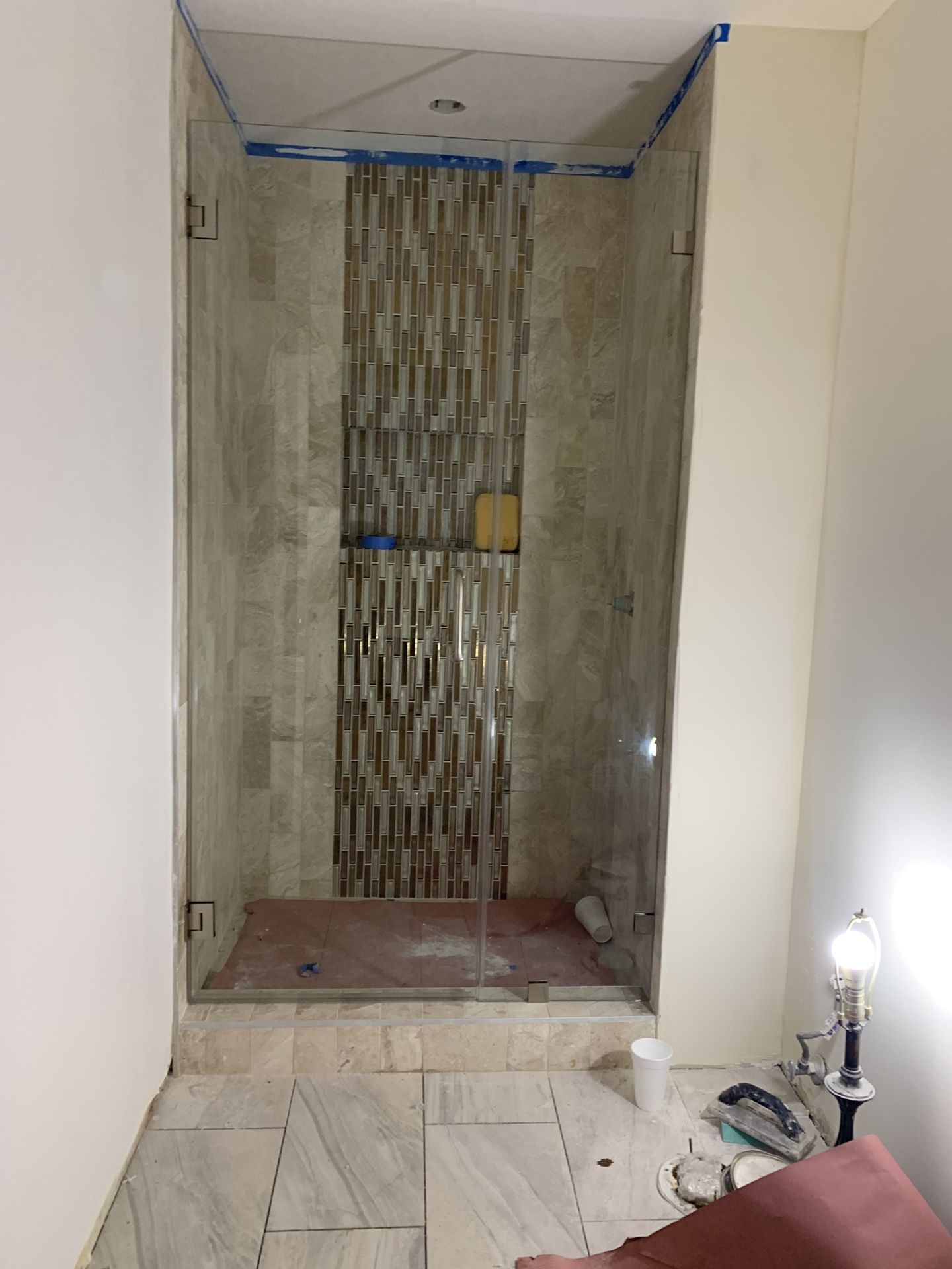 Vendo shower doors