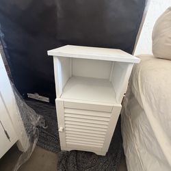 Bathroom storage table
