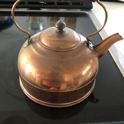 Vintage Paul Revere 1976 tea kettle. Signed