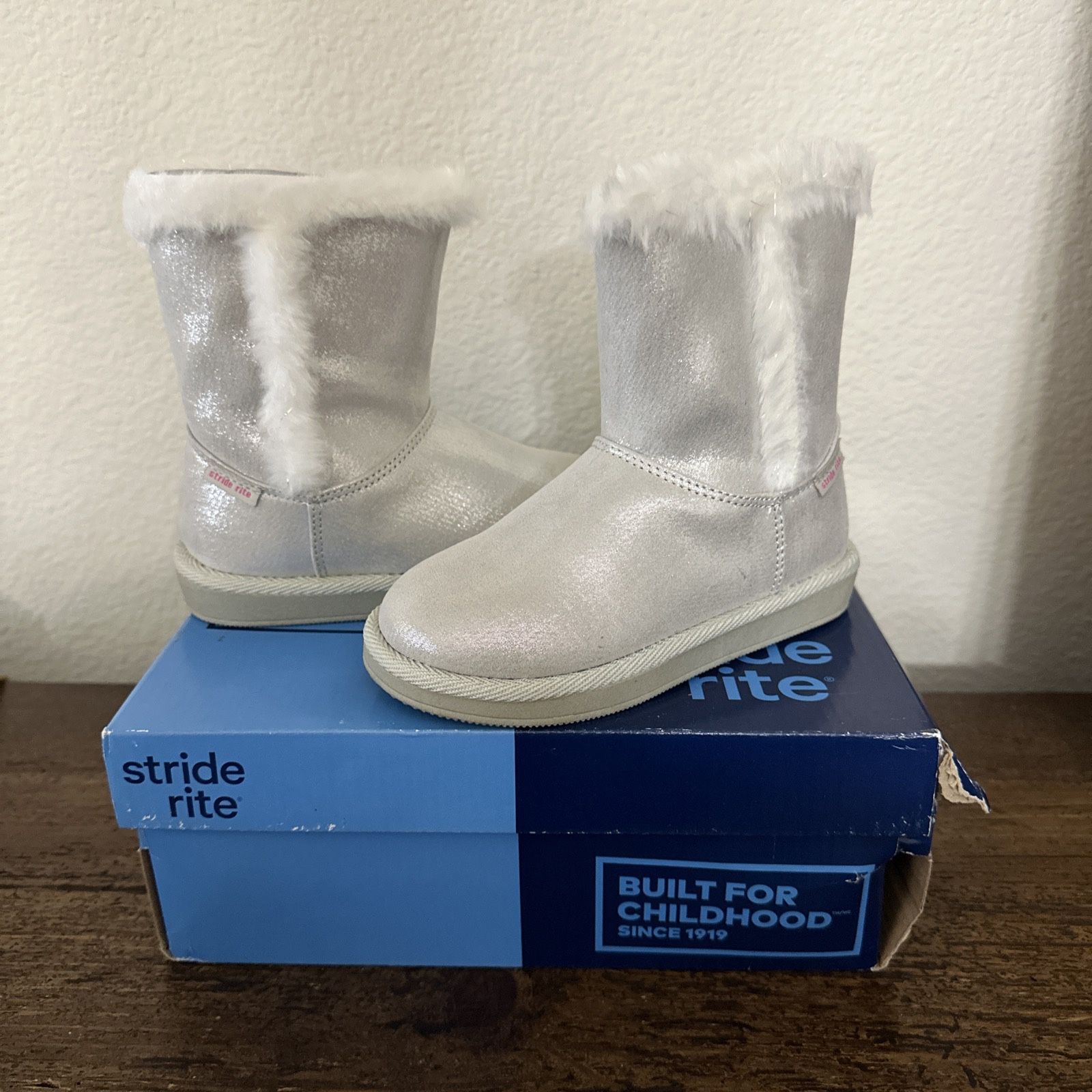 NIB Stride Rite Arabella silver Faux Fur Lined Boots girl 9M Fall Winter