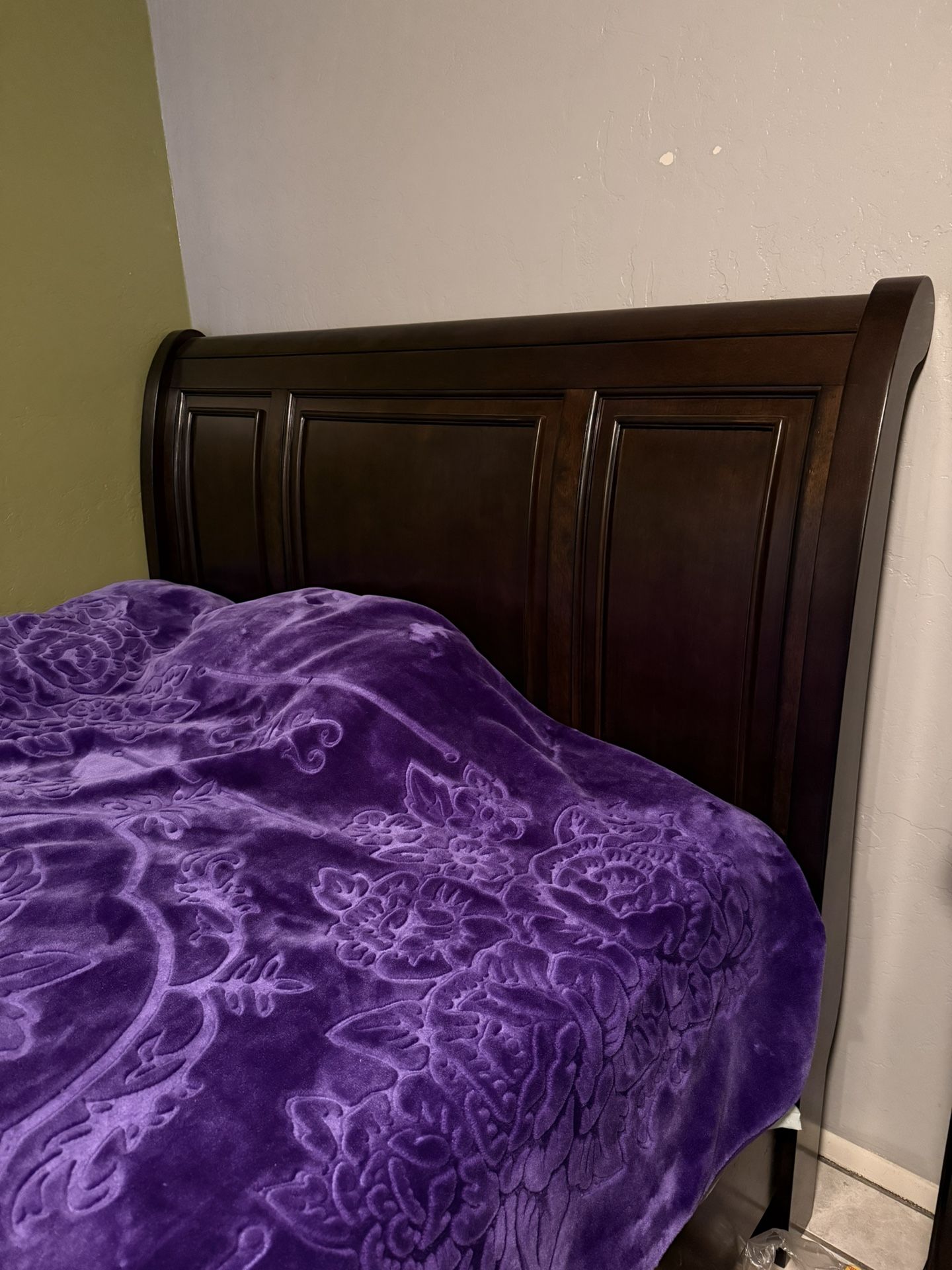 Wooden Bed Frame And Drawers 