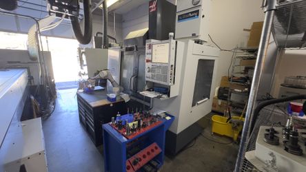HAAS V2SS 5 Axis TRT160 Trunnion + Robot Loader (2022)