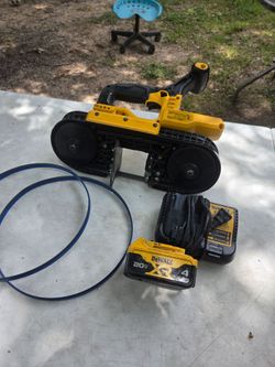 Med dewalt 20v bamdsaw batt charger and 2 extra blades $150 Firme Área Jersey Village 77O41 low Ball will b ignored