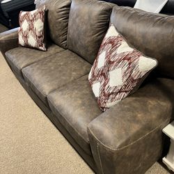 FREE DELIVERY COZY COUCH 