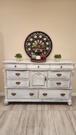 Dresser .. Entry Table