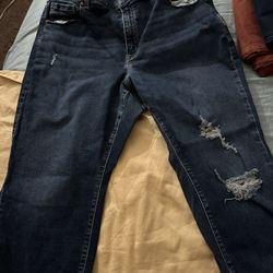 Jeans With Fringe At The Bottom 