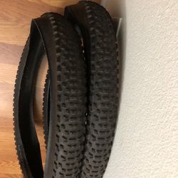 specialized Tires 27.5x3.00 & Air Pump