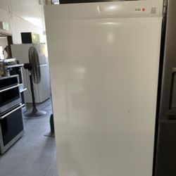 KENMORE 15.3 CUBIC FEET UPRIGHT FREEZER WHITE  DENTED 