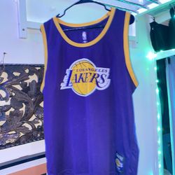 🔥 *For Sale: Vintage Los Angeles Lakers #23 LeBron James Purple Jersey* 