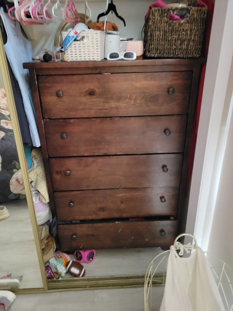 Moving Sale - HUNTINGTON BEACH - 04/06/2025