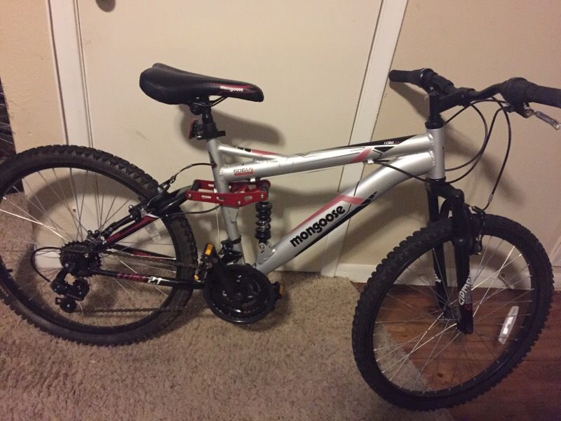 24 Mongoose Ledge 2.1 Boys Mountain Bike, Silver/Red