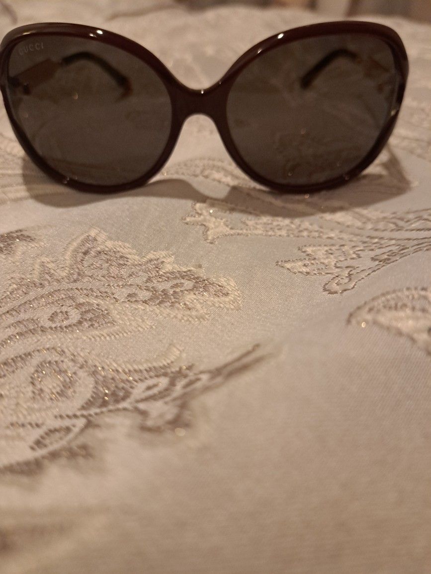 Guccie Glasses Authentic Box And Papers